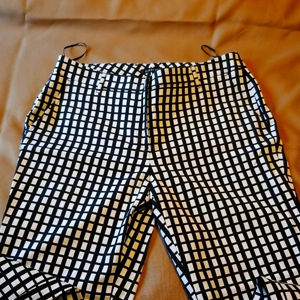 Jones NY stretch pants, great fit, side pockets, 17" weist, 20" hips, inseam 30